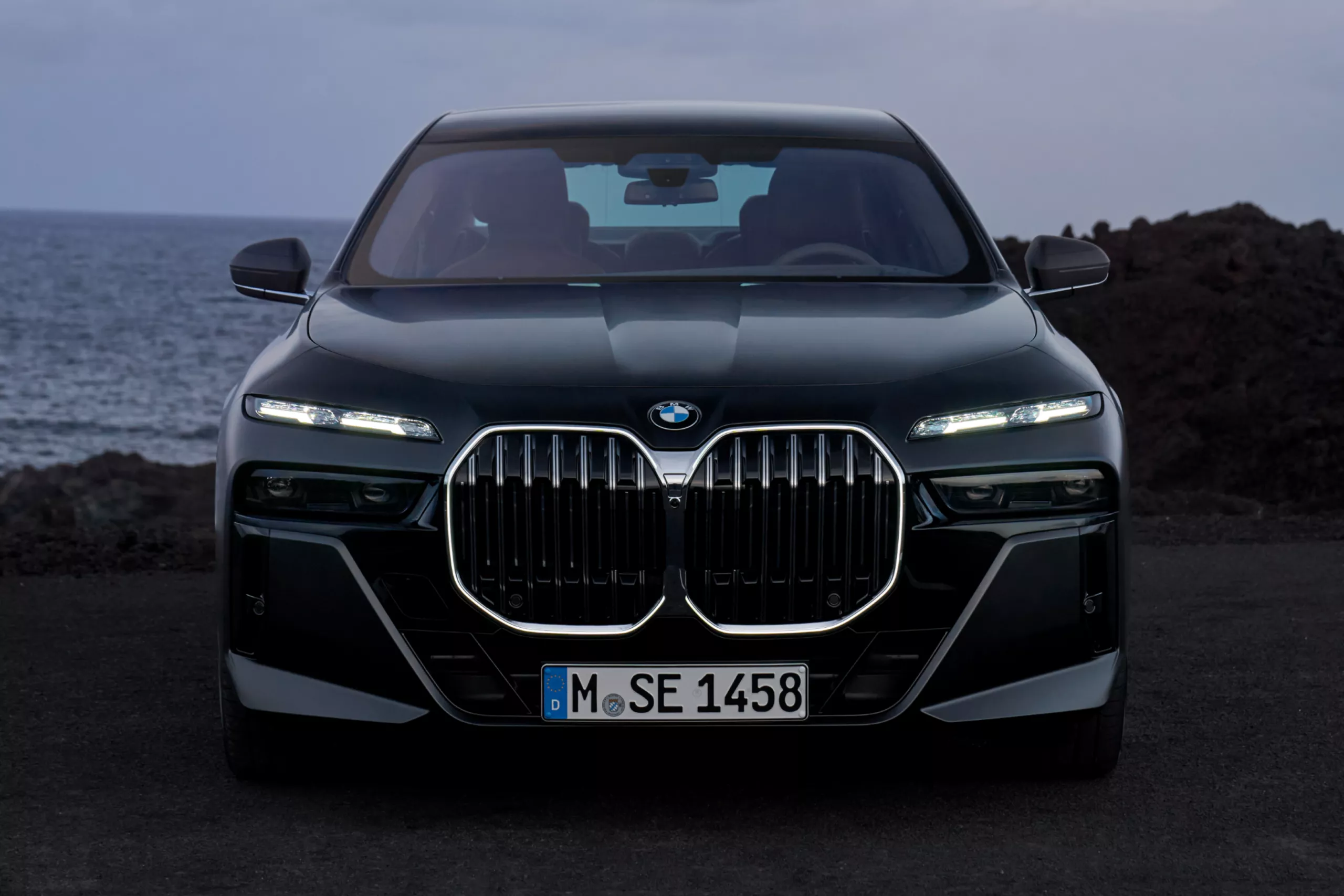 g70-ice-phev_exterior_front-iconic-glow_3to2
