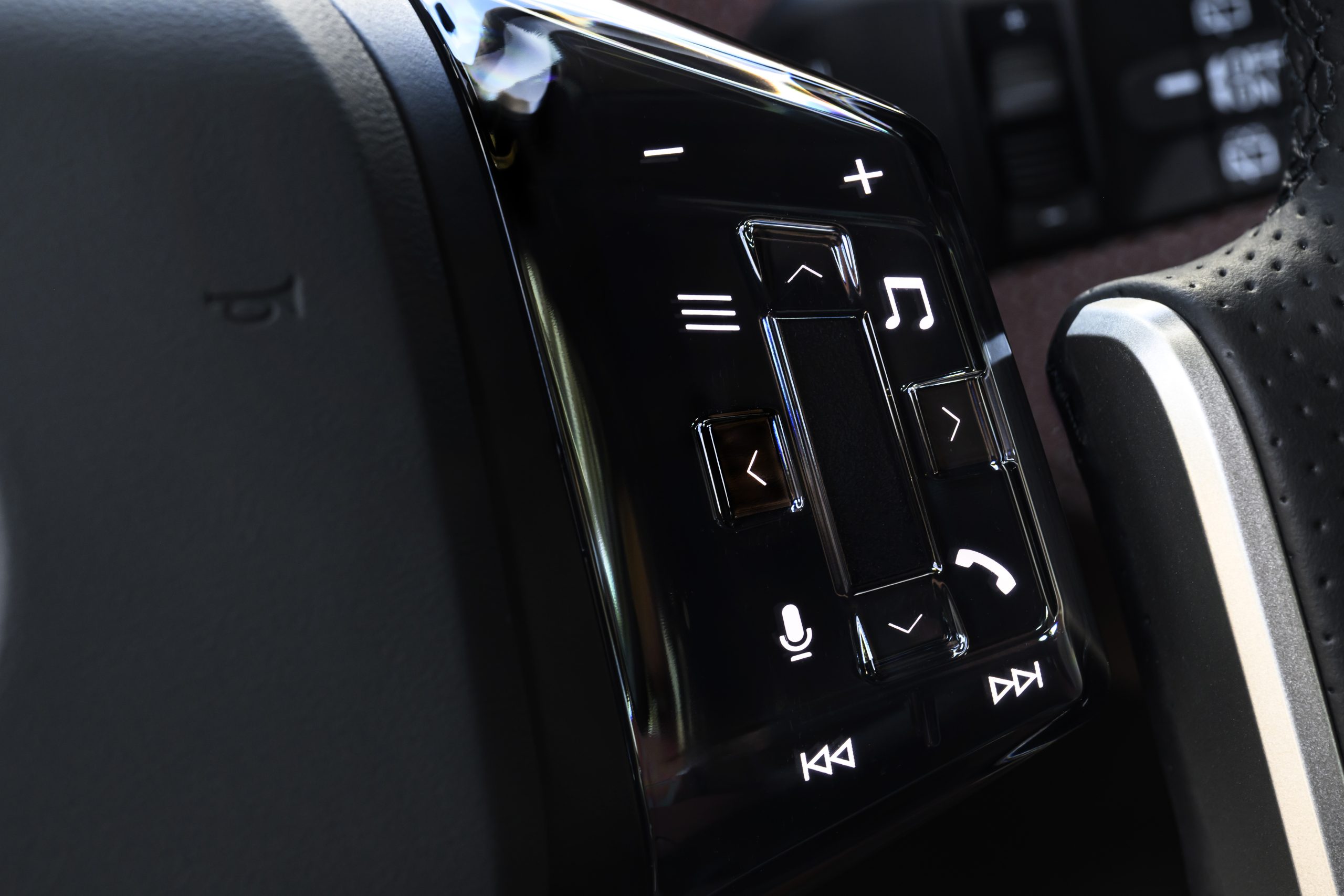 P90626697_highRes_the-new-bmw-ix3-50-x