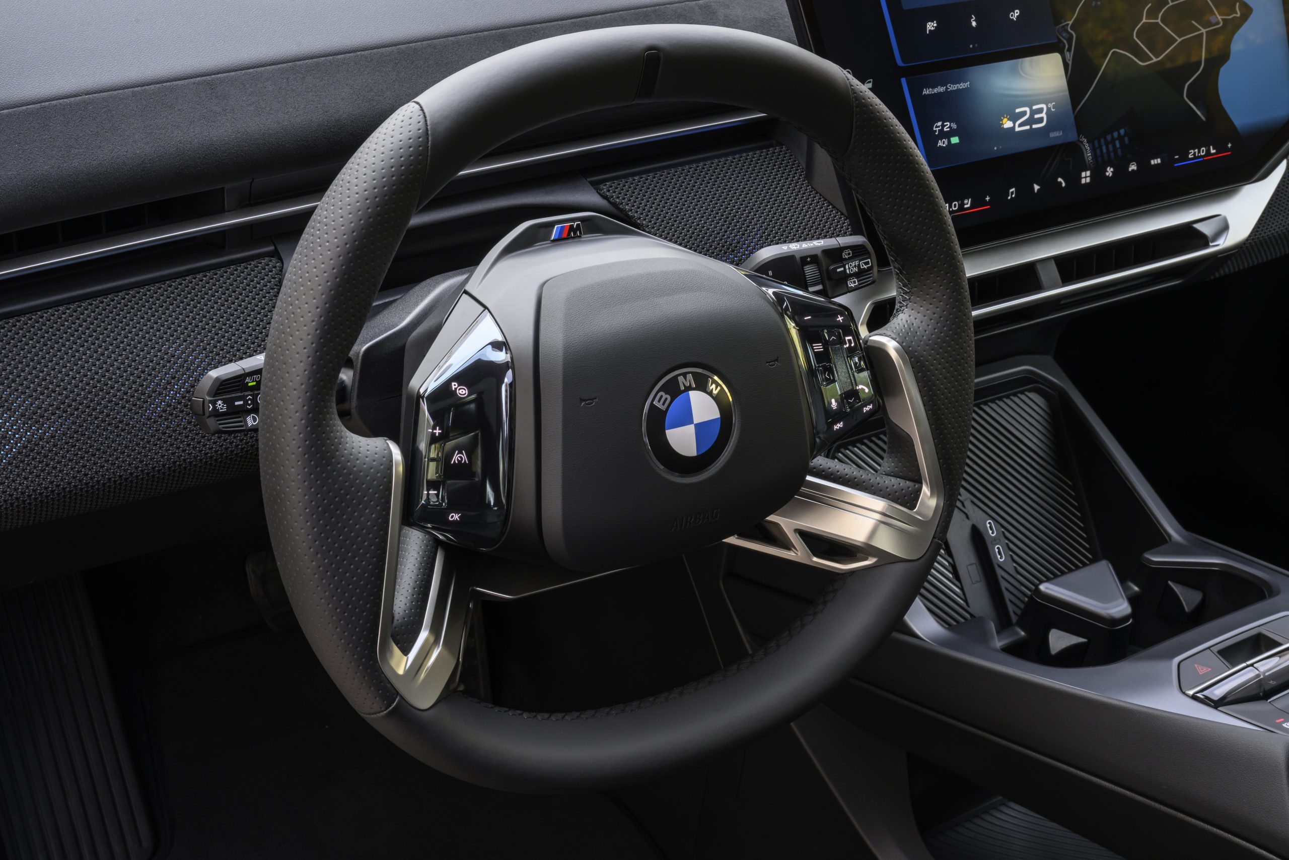 P90626812_highRes_the-new-bmw-ix3-50-x