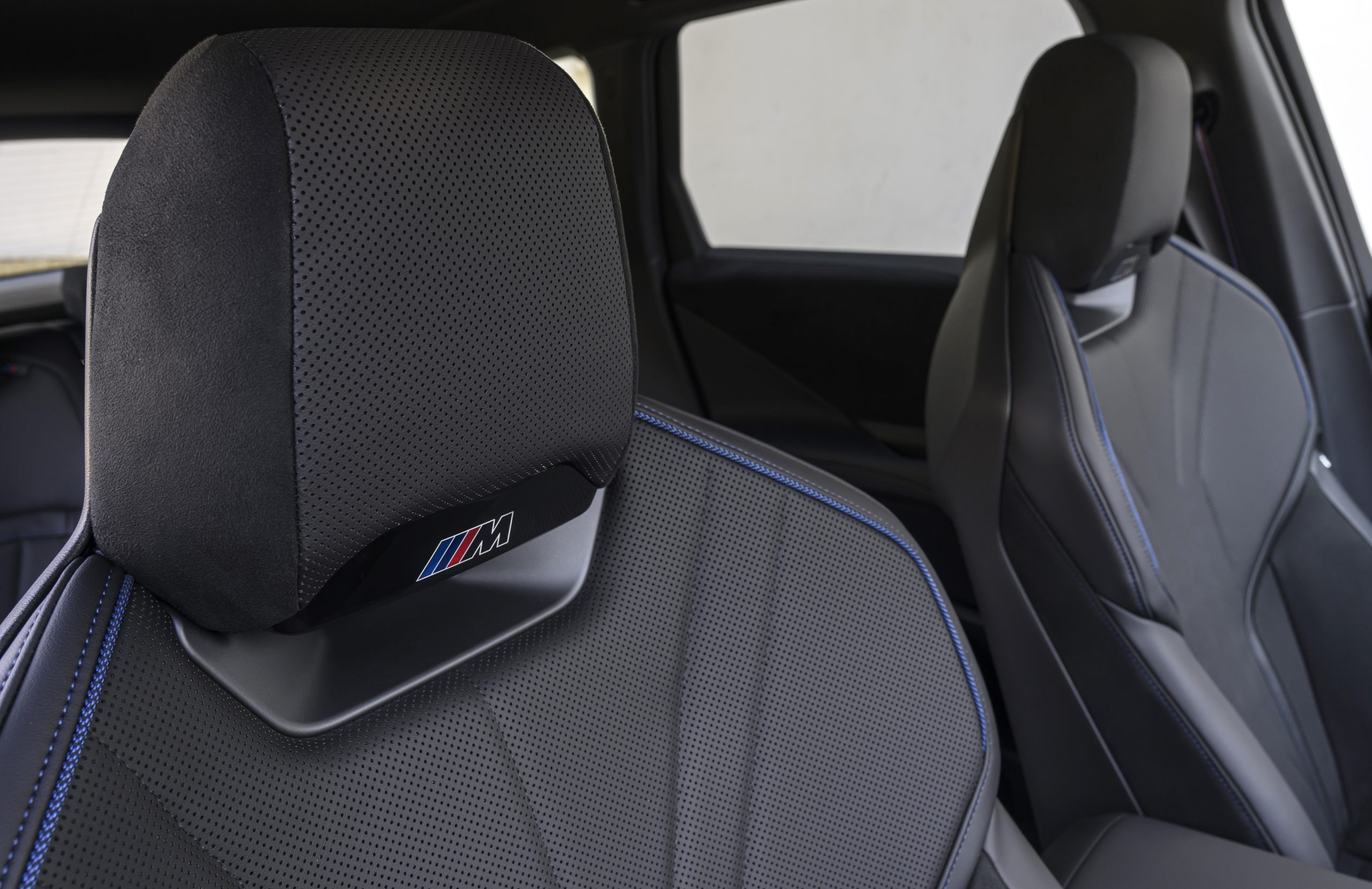 P90626816_highRes_the-new-bmw-ix3-50-x